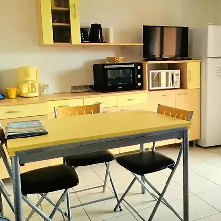 Apartment De *